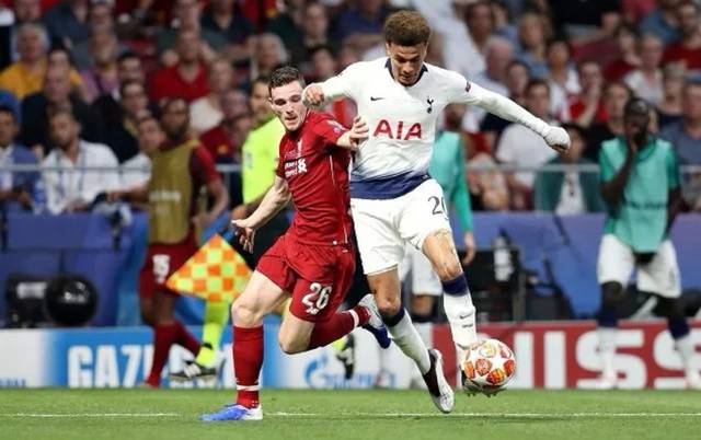 镜报：安菲尔德球迷因现场警报响起被暂时疏散，现已重新进场