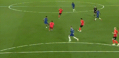 队友为他让球点，暖心瞬间